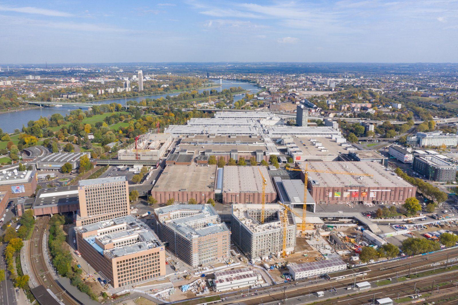 Koelnmesse-Gelände in Köln, Austragungsort der THE TIRE COLOGNE (Foto: dronepicr, CC BY 2.0, via Wikimedia Commons)